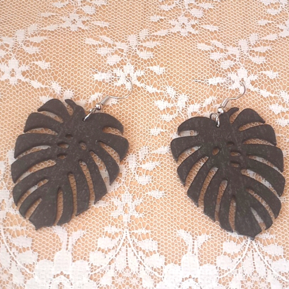 Monstera Leaf Black Wooden Pierced Earrings